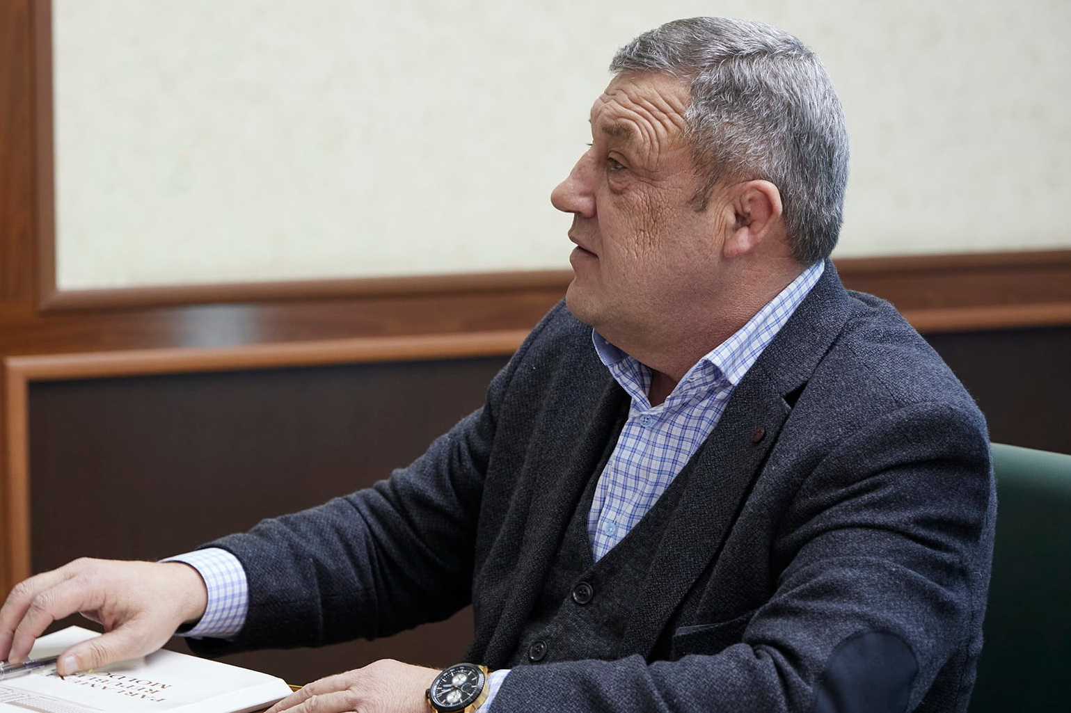 Демьян Карасени предложил не платить зарплату родственникам депутатов НСГ