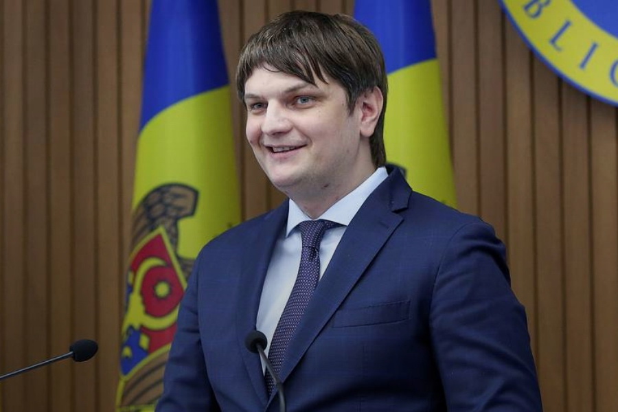Спыну ответил на вопрос, будут ли школьники зимой учиться онлайн