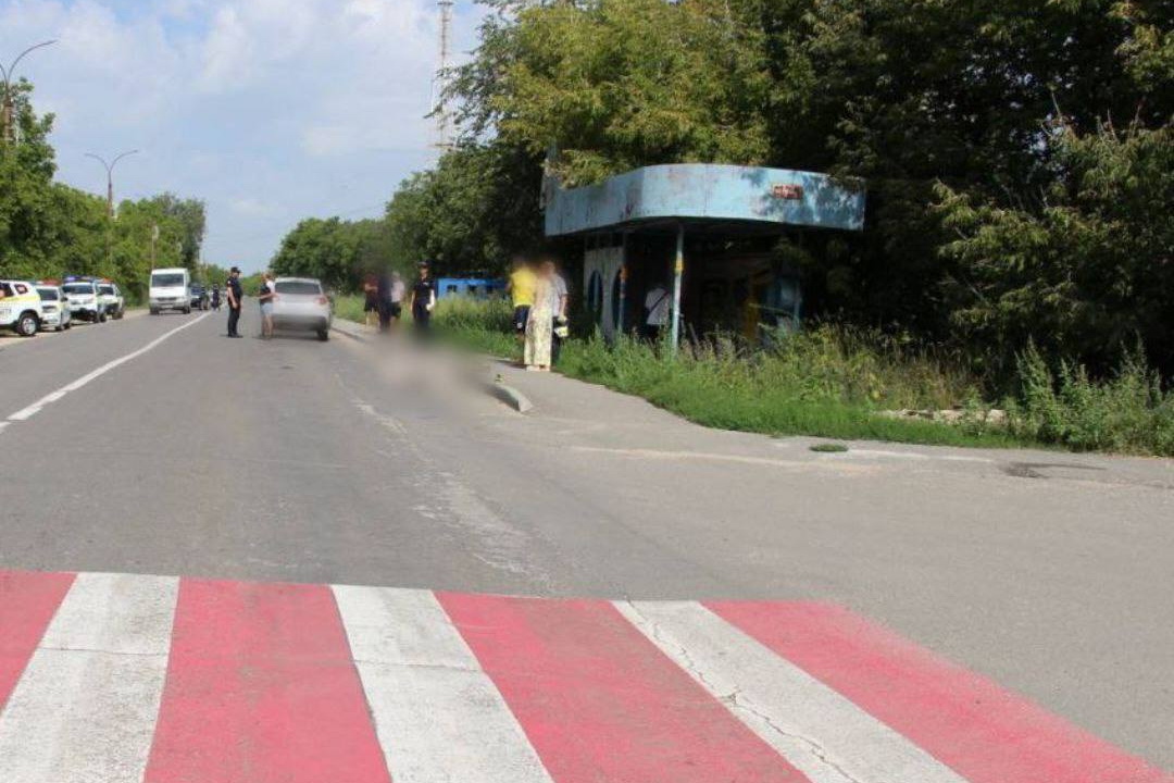 В Единцах на зебре сбили бабушку с внуком: пенсионерка скончалась, ребёнок в тяжёлом состоянии