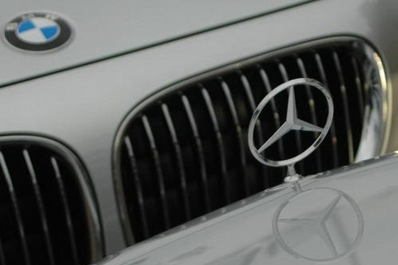 В Гагаузии столкнулись BMW и Mercedes: есть пострадавшие