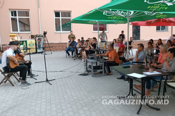 Цой всегда жив: в Чадыр-Лунге прошел концерт памяти солиста группы Кино