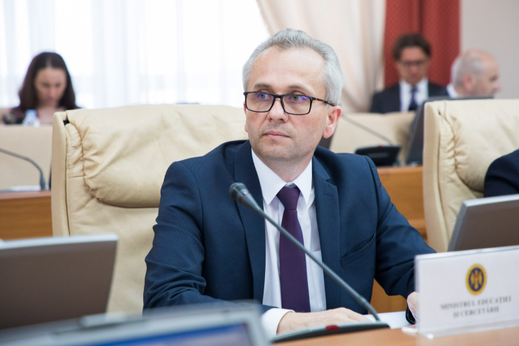 Топалэ: педагоги получат надбавки в преддверии отопительного сезона