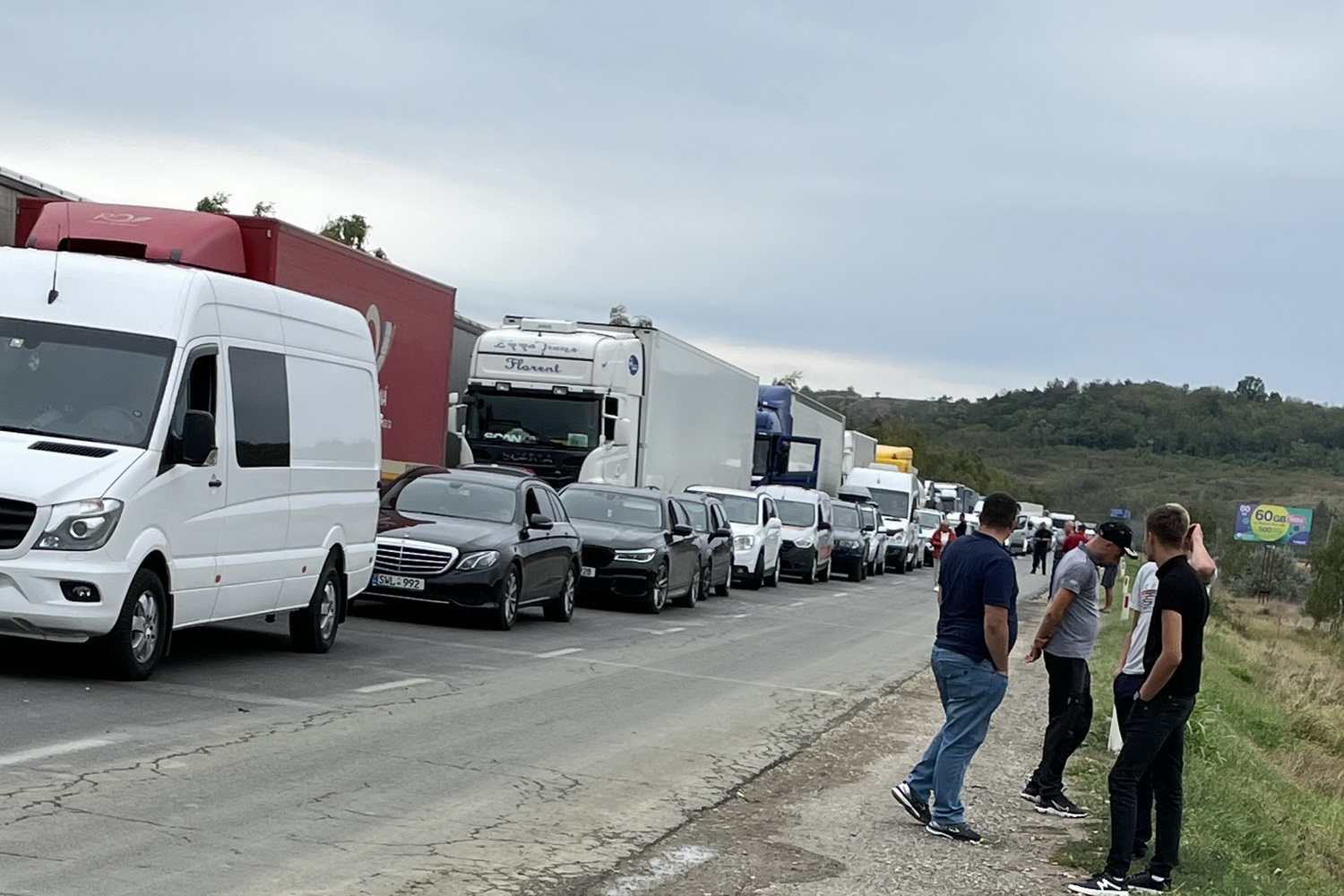 На КПП «Леушены» образовались огромные очереди