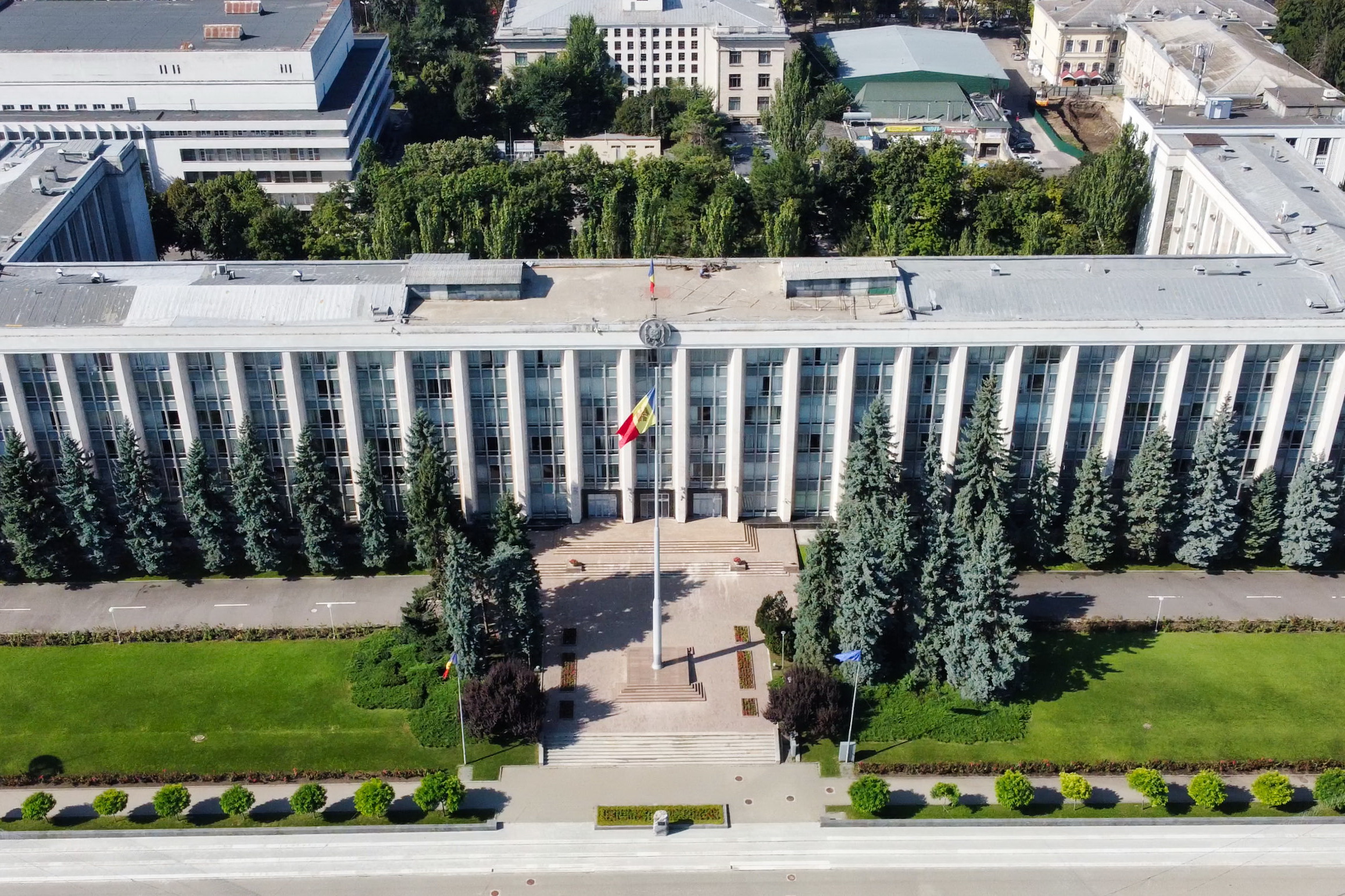 В министерствах появится должность ответственного за евроинтеграцию с зарплатой в 22 тысячи леев