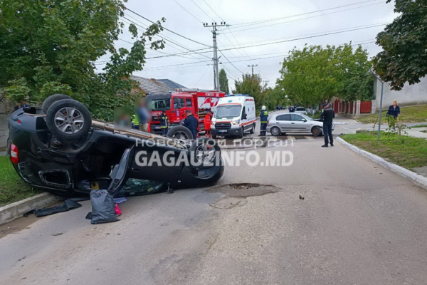 ДТП в Комрате: от удара Dacia Duster перевернулась