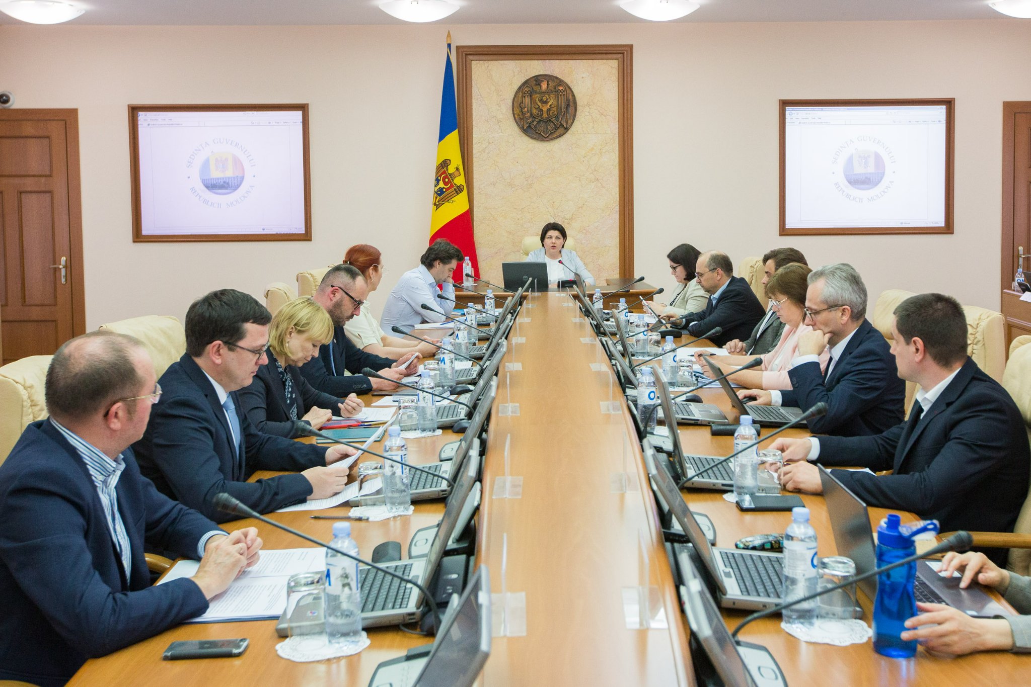 Https gov md. Заседание правительства Молдовы. Правительство Молдовы заседание по бюджету. Правительство МД. Казна правительство.