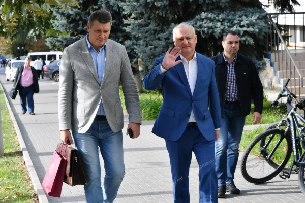 Суд продлил домашний арест экс-президенту Игорю Додону