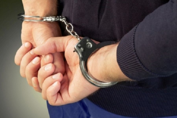 Двоих мужчин задержали за взятку на границe. Они планировали провести контрабандой сигареты