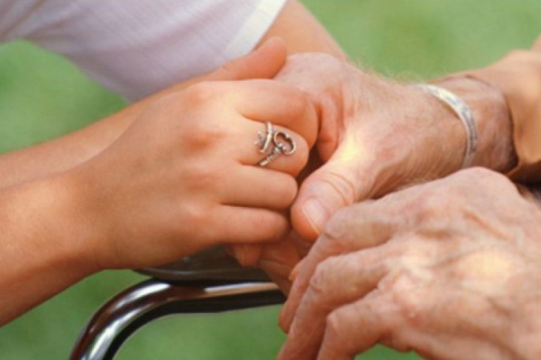 Социальные работники и помощники родителей будут получать более высокую заработную плату