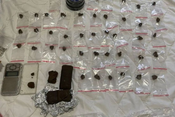 В Молдове полицейские изъяли наркотики на 400 тыс. леев. Арестованы 5 человек
