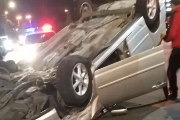 В Кишиневе водитель не справился с управлением и перевернулся