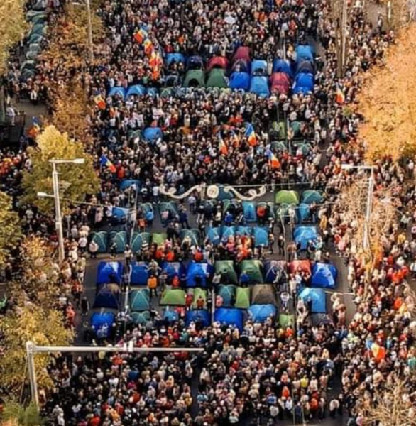 В Кишиневе протестующие установили палатки на проезжей части и перегородили движение по центральной улице