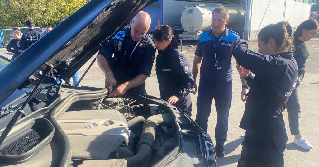 Инструкторы Frontex обучают полицейских Молдовы выявлению угнанных в Европе авто
