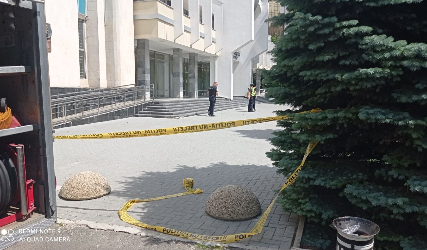 В Кишиневе из здания суда эвакуировали людей из-за угрозы взрыва