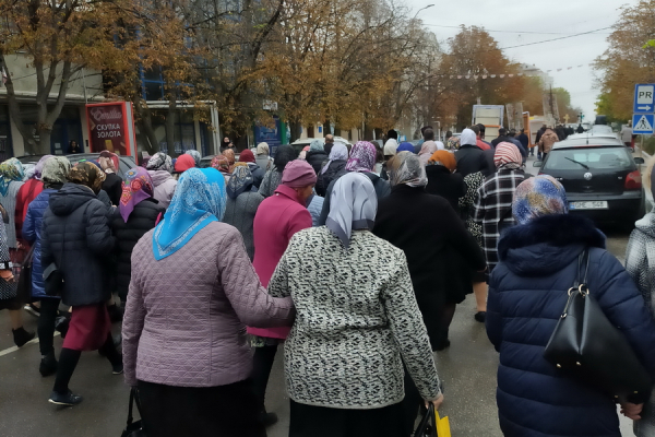 Молимся за мир: в Гагаузии полторы сотни человек вышли на крестный ход