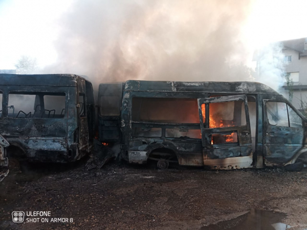 В Кишиневе сгорели 8 брошенных автомобилей и грузовой прицеп