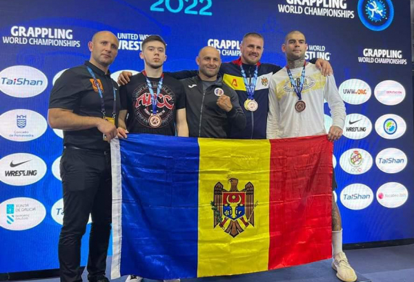 Александр Романов завоевал золотую и бронзовую медаль на Чемпионате мира по грэпплингу