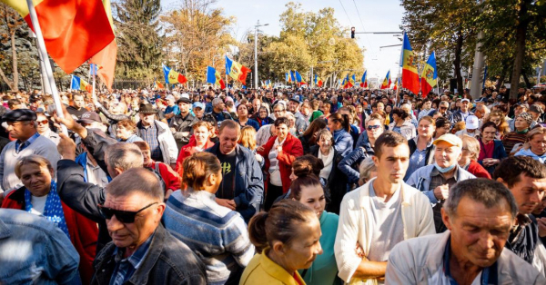 Новый протест оппозиции в Кишиневе: митингующих не пустили на площадь Великого Национального Собрания