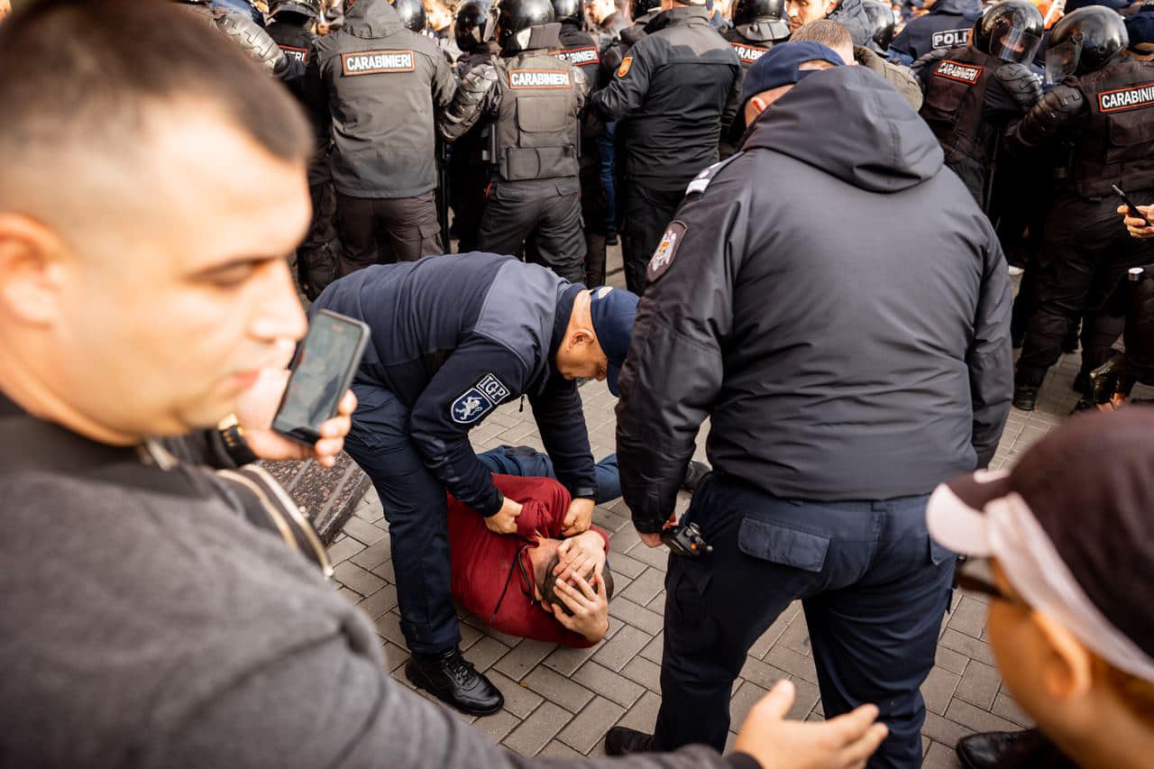 В полиции назвали число задержанных протестующих