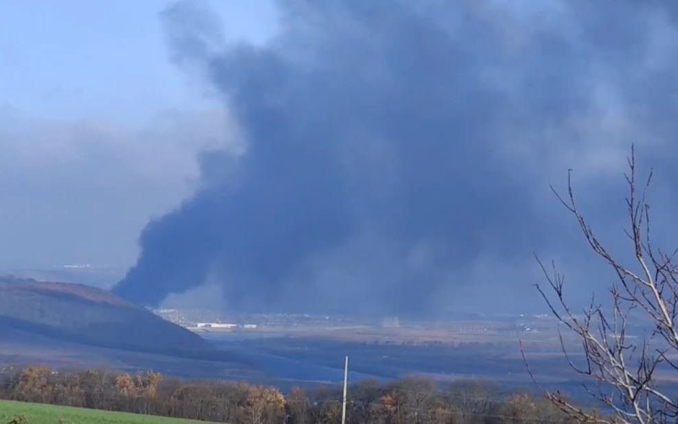 Ракетный удар по Новоднестровской ГЭС: черный дым виден с территории Молдовы