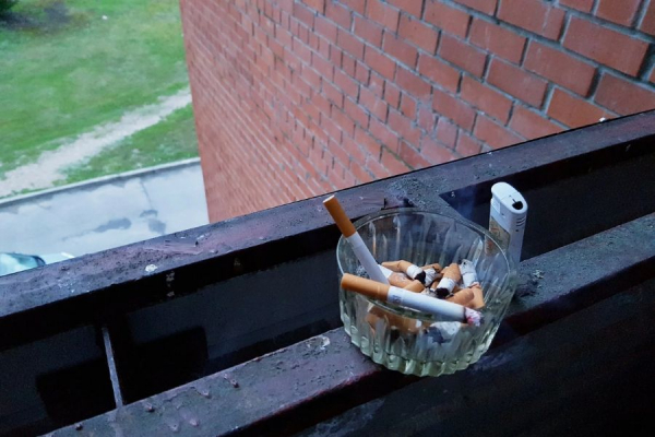 Курение на балконах жилых домов может быть запрещено