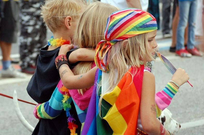 В Министерстве образования заявили, что не имеют отношения к кампании ЛГБТ-дети в вашей школе
