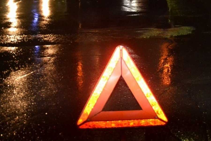В Авдарме перевернулся автомобиль; два человека в больнице