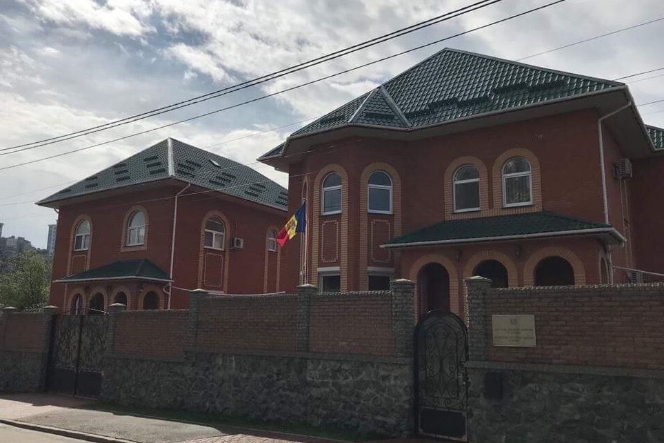 Рискуют жизнью: молдавским дипломатам в Украине повысят зарплату