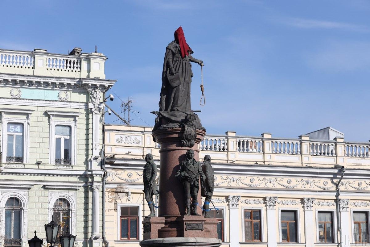 Власти Одессы поддержали демонтаж и перенос памятника Екатерине II