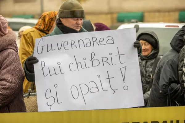 Остановите подорожания: у здания НАРЭ в Кишиневе прошел митинг протеста