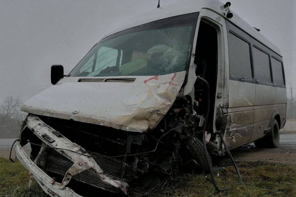 В Молдове микроавтобус попал в ДТП: семь человек в больнице