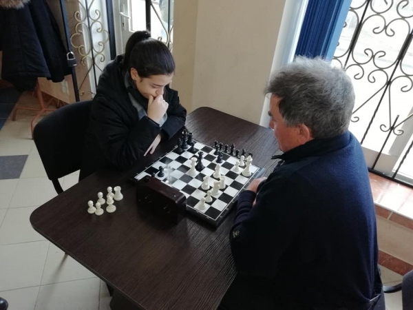 Узнай, кто стал победителем чемпионата по шахматам клуба KING в Комрате