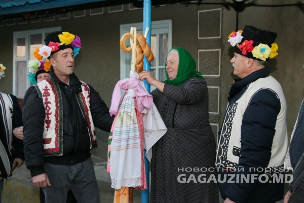 «H&#519;y-h&#519;y»: колядующие поздравляют жителей Гагаузии со Старым Новым Годом 