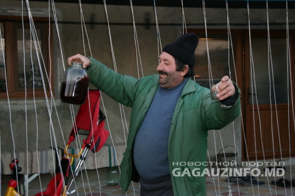 «H&#519;y-h&#519;y»: колядующие поздравляют жителей Гагаузии со Старым Новым Годом 