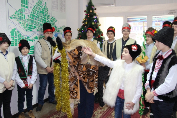 Колядки в Гагаузии. Сотрудников примэрий из автономии поздравили со Старым Новым годом