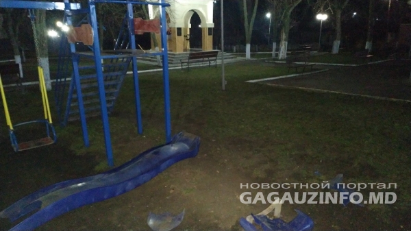 В Комрате вандалы напали на детскую площадку