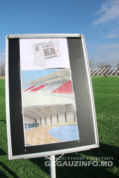 Президент и башкан осмотрели ход строительства нового стадиона в Комрате