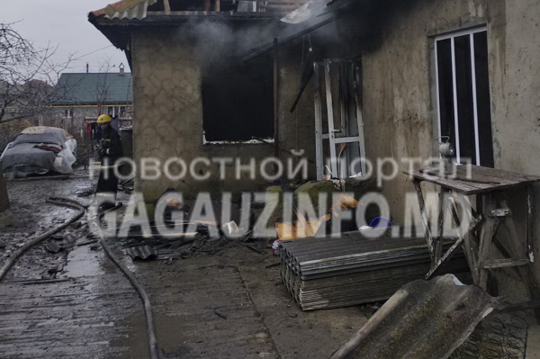 Пожар в Конгазе: охваченный огнем дом тушили два пожарных расчета
