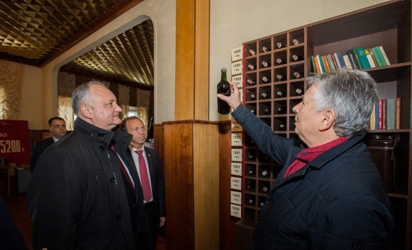 Президент и башкан посетили винодельческий завод «Вина Комрата»