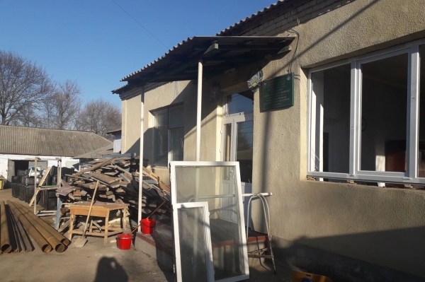 Полуаварийное здание Отдела благоустройства в Чадыр-Лунге ремонтируют