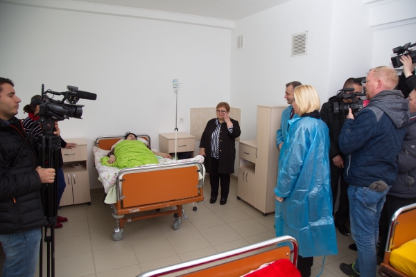 Премьер-министр в Вулканештах ознакомился с положением дел в районной больнице