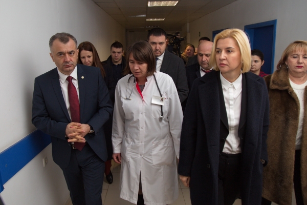 Премьер-министр в Вулканештах ознакомился с положением дел в районной больнице