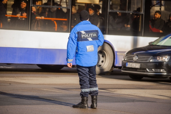 Французские жандармы передали молдавской полиции новую униформу