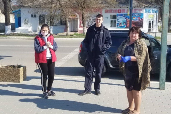 В Чадыр-Лунге раздали желающим первую партию медицинских масок