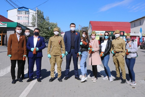 В Гагаузии всем желающим раздают георгиевские ленточки