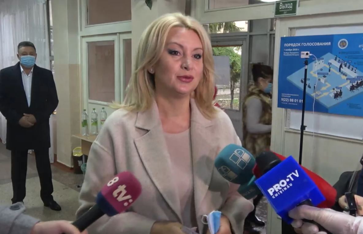 «За процветание молдавских сел». Кандидат в президенты Виолетта Иванов проголосовала на выборах