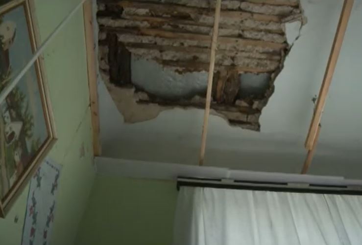 В конгазской гимназии обрушился потолок. Никто не пострадал