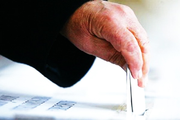 «Достаточно позвонить на избирательный участок»: Комур о голосовании людей с признаками болезни