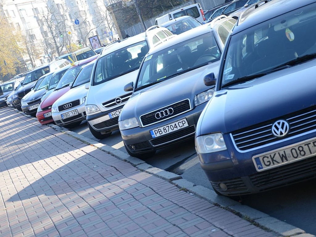 В Молдове сняли ограничения на растаможку авто. Что это означает?