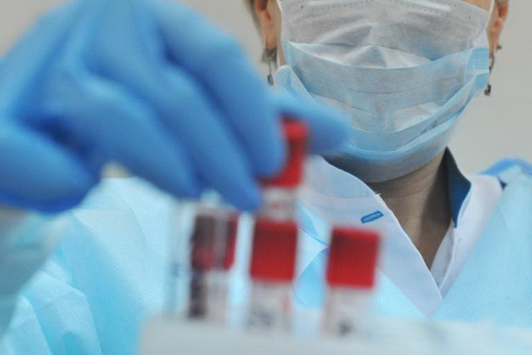 «Их конституционное право»: Врач об отказе коллег от прививок AstraZeneca